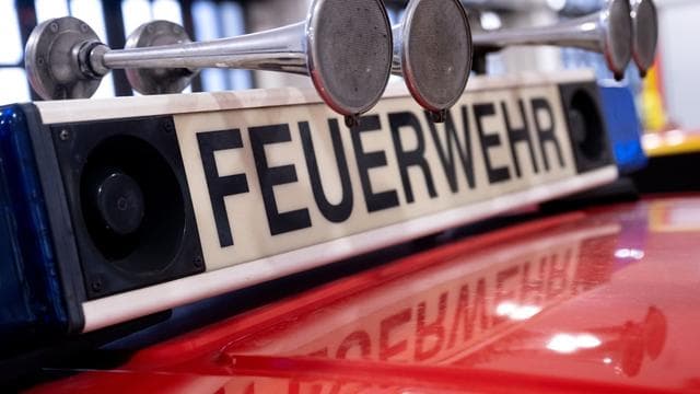Feuerwehreinsatz: Acht Brände auf Feld bei Oestrich-Winkel – Polizei ermittelt