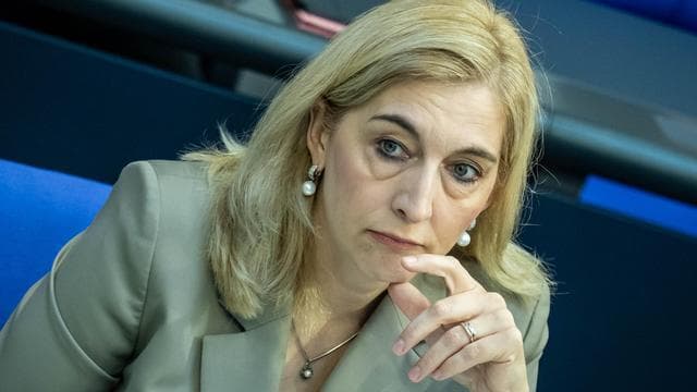 Krankschreibung : Warken will Online-Krankschreibungen ohne Arztkontakt stoppen