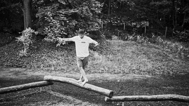Unser Personal Trainer: Das seitliche Balkenschreiten