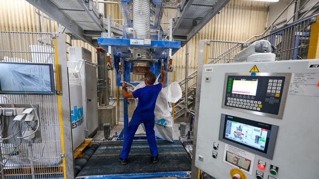 Fachkräftemangel: Chemiebranche will mehr Ausbildungsplätze sichern