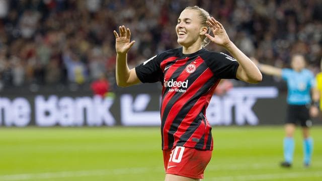 Fußball: Eintracht-Frauen stoßen Tor zum Viertelfinale weit auf