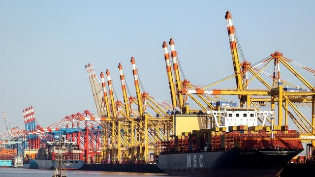 Schifffahrt: Deutsches Frachtschiff wegen Sturm zeitweise steuerlos