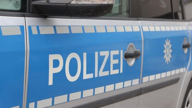 Gefährliche Aktion in Schleiz: Betrunkene springen auf Straße und halten Fahrzeuge an