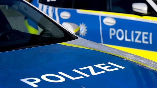Flucht vor der Polizei: Vor Polizei geflohen: Mann baut Unfall bei Verfolgungsjagd