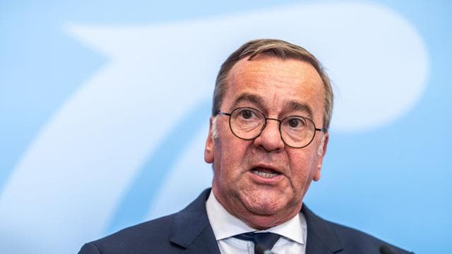 Pistorius zu Besuch bei OHB: Wie die Bundeswehr im Weltraum präsenter werden soll