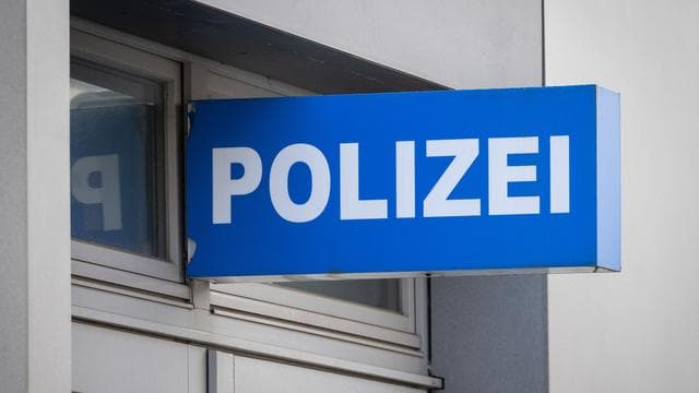 Landkreis Donau-Ries: Sitzplatzstreit im Bus – Schwangere beleidigt und attackiert