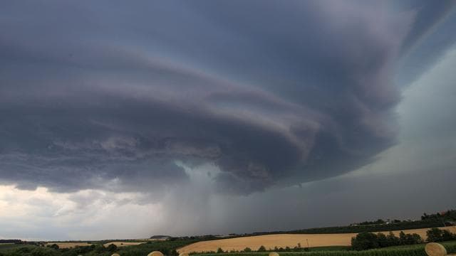 Sonne, Wolken, Regen, Gewitter: Unbeständiges Sommerwetter im Südwesten: Sonntag alles dabei