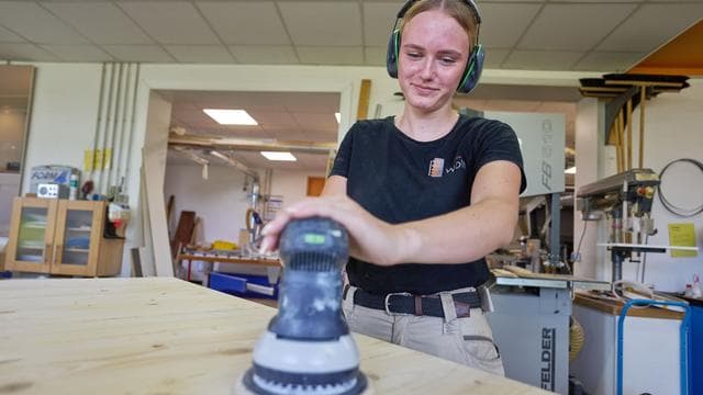 Holz statt Hörsaal: Leonie will einen Beruf, der bleibt