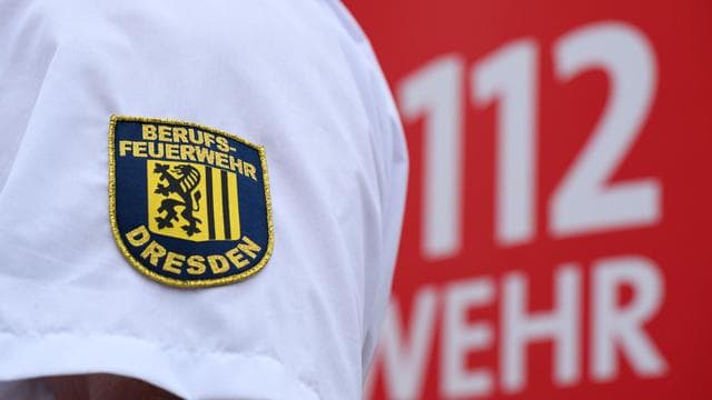 Dresden: Frau nach Unfall mit Straßenbahn in Auto eingeschlossen
