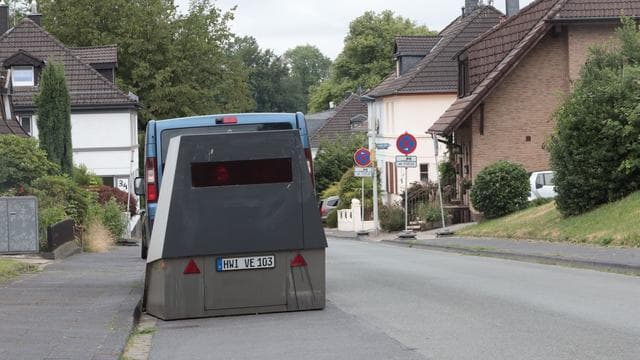 Viraler Spott: Blitzer in Einbahnstraße - Stadt verteidigt sich gegen Spott