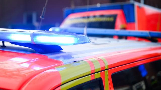 Notfälle: Senior gerät am Savignyplatz unter Zug - schwerst verletzt