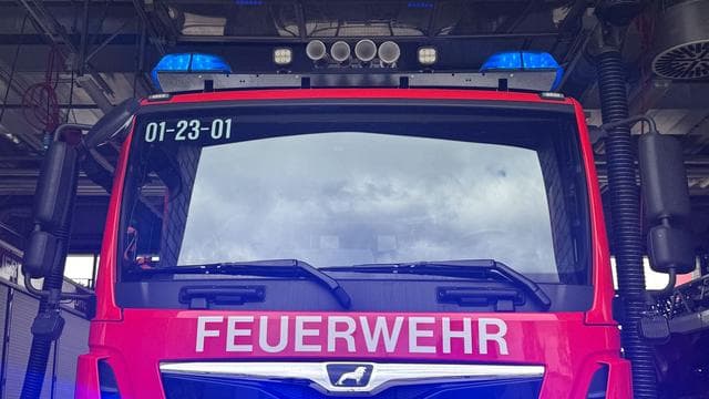 Großer Feuerwehreinsatz: Schloss Wallhausen in Sachsen-Anhalt in Brand