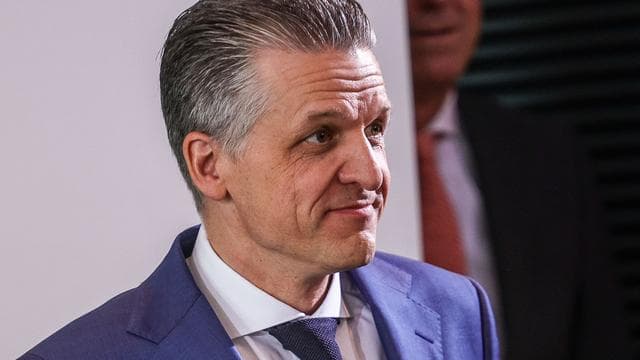 Kabinettsumbau: Frei verteidigt Merz nach Problemen bei Kabinettsumbildung