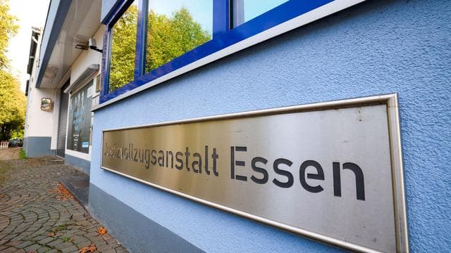 Festnahme nach dem Urlaub: Handys geschmuggelt? Essener JVA-Bediensteter festgenommen