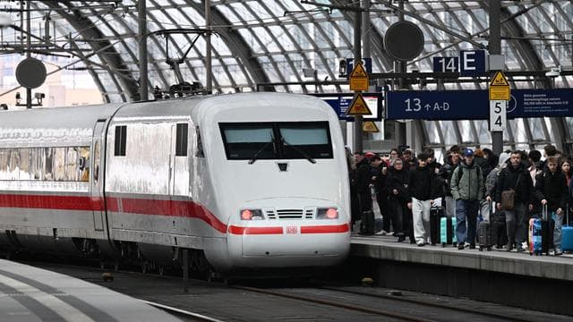 Bombenfund bei Bauarbeiten: Zugverkehr zwischen Hamburg und Berlin zeitweise unterbrochen