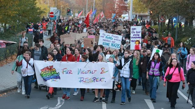 Demonstration: Tausende protestieren gegen Höcke-Auftritt in Jena