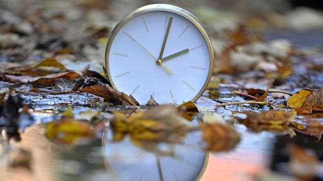 Zeitumstellung: Uhren zurückgestellt - Winterzeit hat begonnen