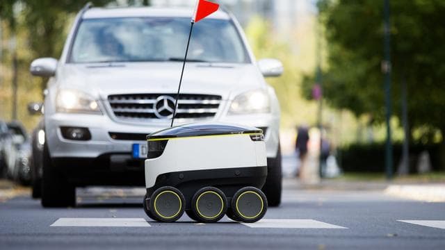 Mehrere Verletzte: Estland: Lieferroboter baut Unfall mit Bus und fährt weiter