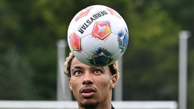 Fußball: Medien: Liverpool erhöht Angebot für Frankfurts Ekitiké