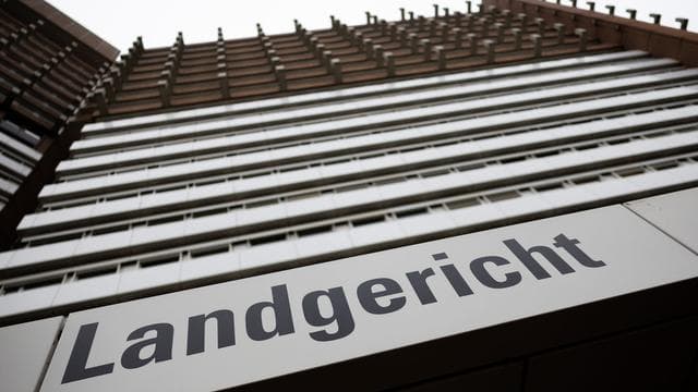 Haft für Lehrer verlängert: Schülerin missbraucht und eigenes Baby vergewaltigt
