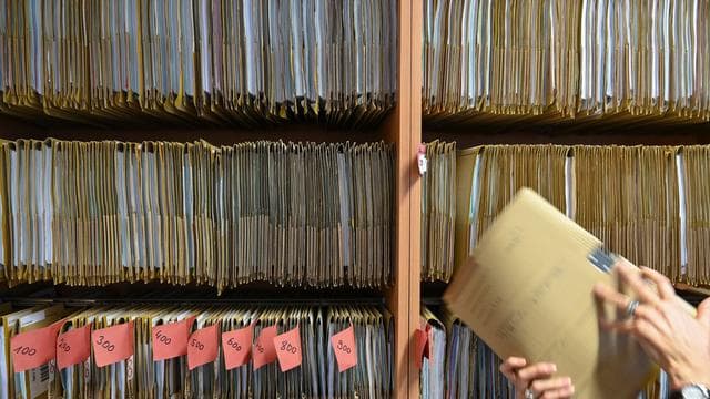 Bürokratieabbau: Voigt will Vorschriften entrümpeln - zweites Gesetz geplant