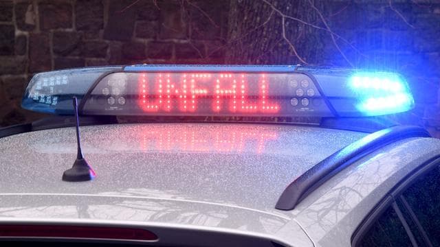 Unfälle: Auto fährt auf Wohnmobil - Vier Verletzte auf A23