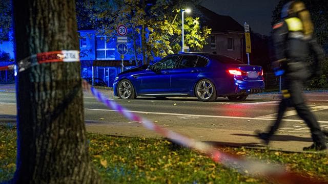 Neustadt am Rübenberge: Auto fährt bei Hannover in Menschengruppe