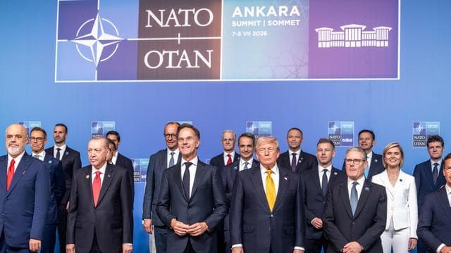 Nato-Gipfel in Ankara: Erdoğan schenkt Staats- und Regierungschefs Revolver