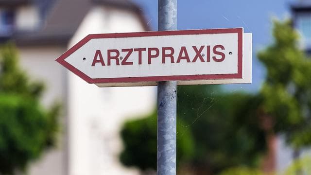 Ärztemangel auf dem Land: Rollende Arztpraxen in Brandenburg?- Rezept mit Hindernissen