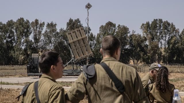 Nahost: Iran greift Israel mit mehr als 100 Drohnen an