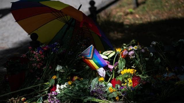 Solidarität: Hunderte gedenken in Saarbrücken der Opfer von CSD-Anschlag