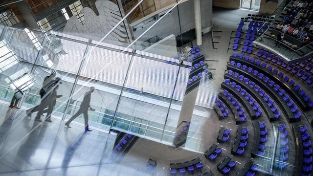 Abgeordnetendiäten im Bundestag: Keine Erhöhung der Abgeordnetendiät, mehr Befugnisse für Bundespolizei