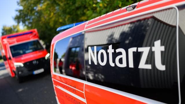 Von Tauchern aus Wasser geholt: Rettung nach Eisbad in Hunte - 20-Jähriger in Lebensgefahr