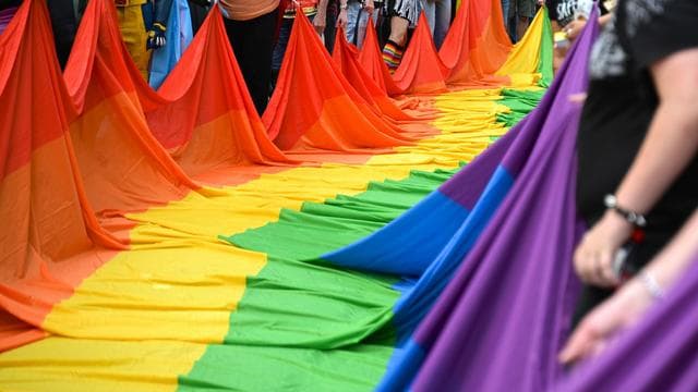 Bekenntnis zu gleichen Rechten: CSD in Frankfurt: Parade ohne Zwischenfälle