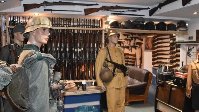 Handel mit Kriegswaffen: Remscheider Waffenarsenal: Hauptangeklagter räumt Fehler ein