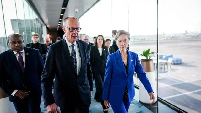 Kanzler auf Asienreise: Wirtschaft, Sicherheit und eine Orchidee: Merz in Singapur