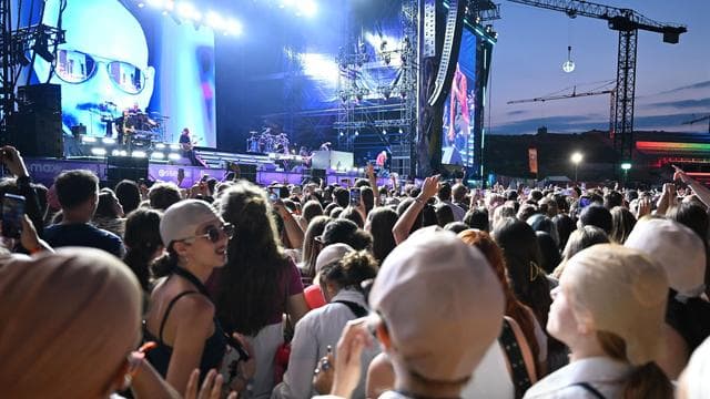 Hype um US-Rapper: Tausende Fans mit Glatzen feiern Pitbull auf Lollapalooza