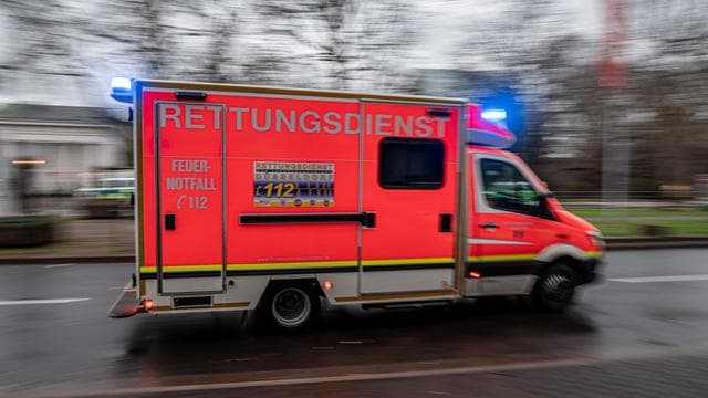Verkehrsunfall: Fußgänger von Bus angefahren und schwer verletzt