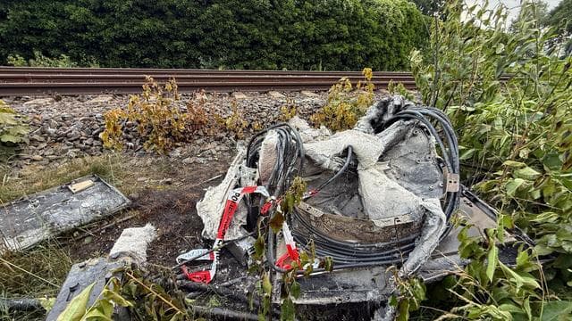 In Niedersachsen: Mutmaßlicher Brandanschlag legt Zugverkehr lahm