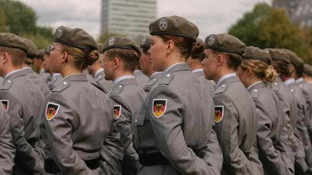 Personalprobleme der Bundeswehr: Wer soll denn die Panzer künftig fahren?