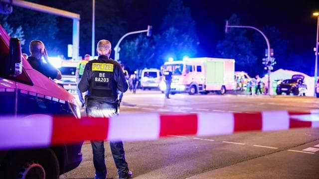 CSD in Berlin: Polizei fahndet nach Tatverdächtigem nach Berliner CSD-Anschlag