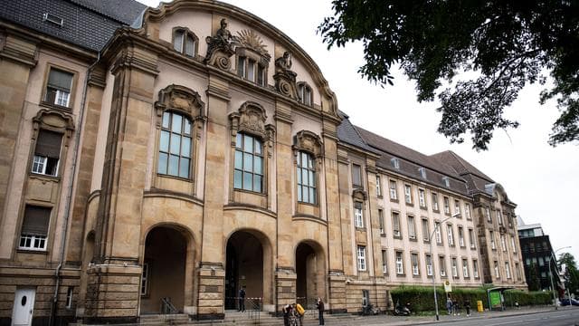 Silvesternacht: Messerattacke in Düsseldorfer Altstadt - Männer verurteilt