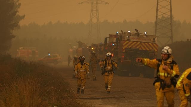 Waldbrände in Frankreich und Spanien: Feuer in Südeuropa zwingen rund 300.000 Menschen zur Flucht
