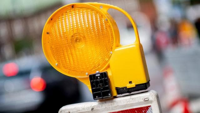 Straßensperrung: Wasserrohrschaden: Verkehr und Versorgung in Leipzig gestört