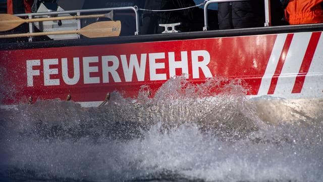Lebensretter: Mann in See in Not - Teenager werden Lebensretter