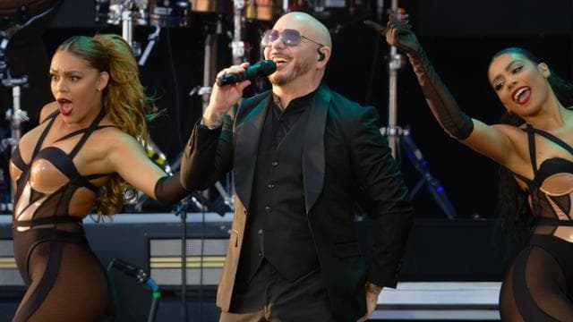 Open-Air-Konzert: Glatzenalarm: Pitbull bringt Düsseldorf zum Beben