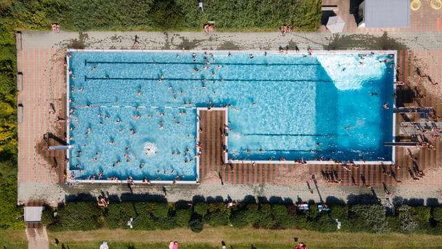 Freibad-Eintritt: Anonymer Gönner spendiert Kindern Freibad-Eintritt