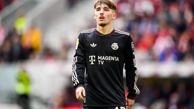 Fußball-Bundesliga: Mit Jubilar Gnabry: Karl trainiert beim FC Bayern mit Ball