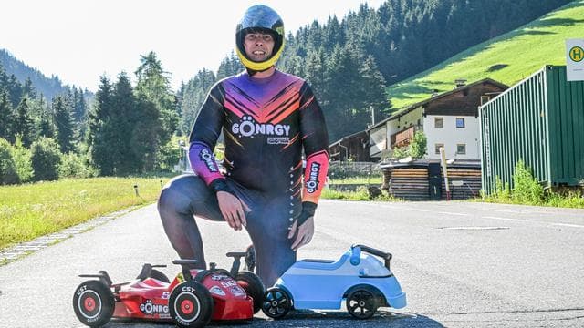 Top-Speed mit Spielauto: Tempo-Rekord mit Bobby-Car: 149,875 km/h