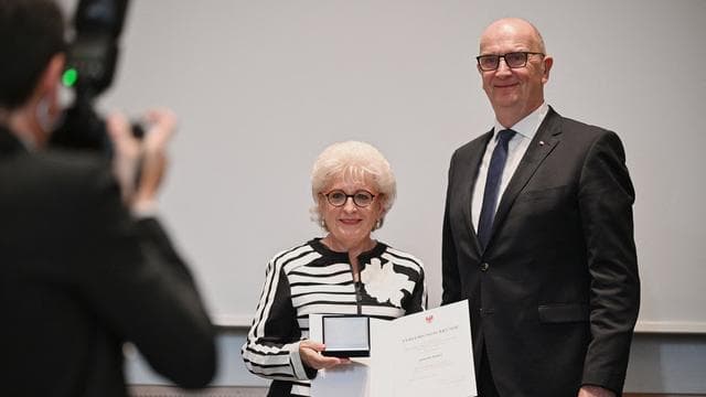 Verdienstmedaillen: Woidke zeichnet Engagement von elf Brandenburgern aus